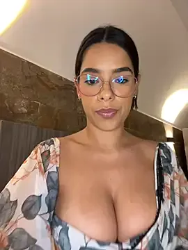 kyara_glasses – webcam model profile photo Image 15