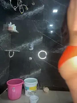 LaureMestler – webcam model profile photo Image 6