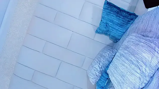 alana15 – webcam model profile photo Image 3