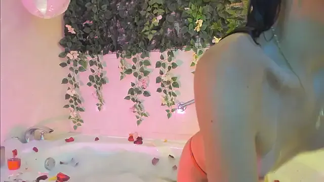 LadyRochester – webcam model profile photo Image 15