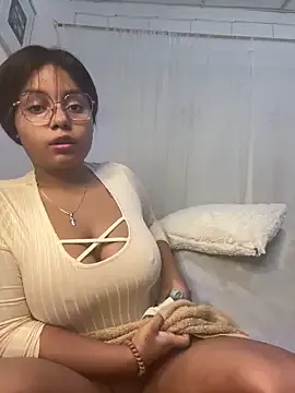 Linnea – webcam model profile photo Image 14