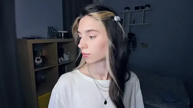 armurra – webcam model profile photo Image 2