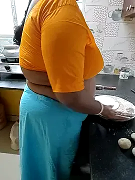 IORio2 – webcam model profile photo Image 15