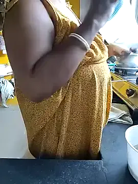 IORio2 – webcam model profile photo Image 16