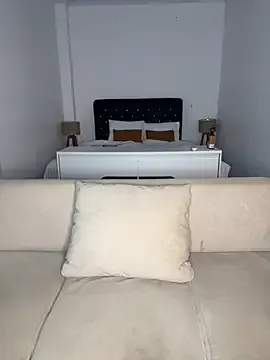 miaandmolly_ – webcam model profile photo Image 19