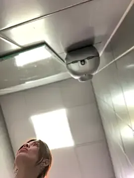 Men-esthe-Live – webcam model profile photo Image 2