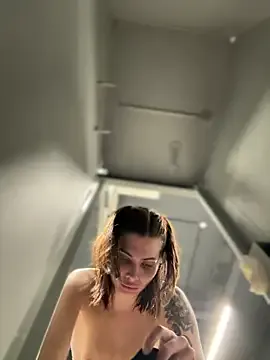 Men-esthe-Live – webcam model profile photo Image 5