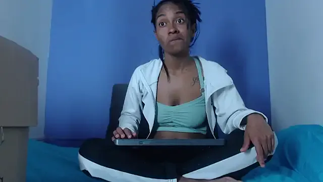 Linnea – webcam model profile photo Image 17