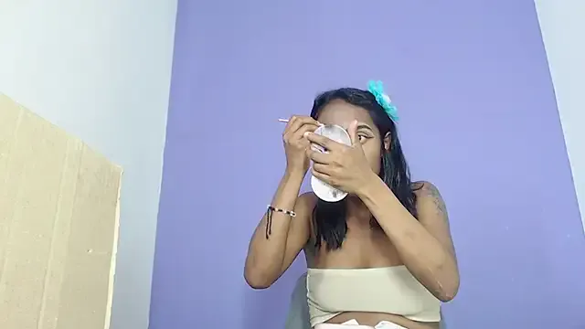 Linnea – webcam model profile photo Image 18