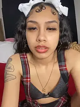 millemimi – webcam model profile photo Image 5