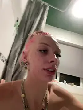 Blonde_sexy21 – webcam model profile photo Image 2