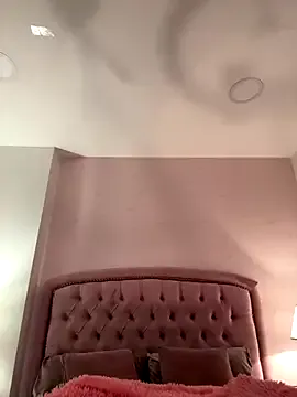 IORio2 – webcam model profile photo Image 8