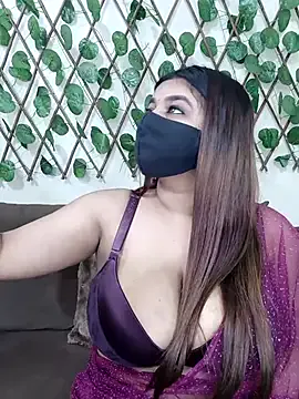 IORio2 – webcam model profile photo Image 8