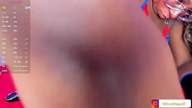 clara_lu – webcam model profile photo Image 8