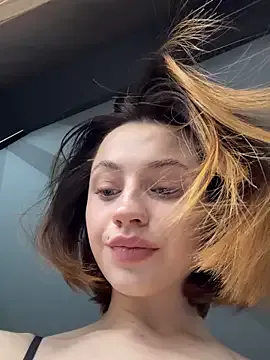 Elena-G – webcam model profile photo Image 14