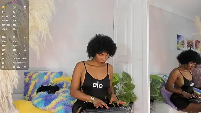 Linnea – webcam model profile photo Image 6