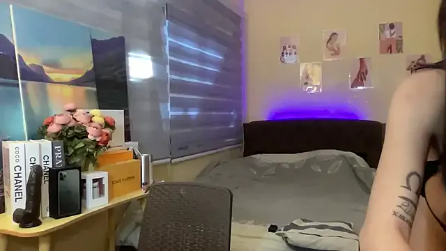 Sun-Moon – webcam model profile photo Image 11