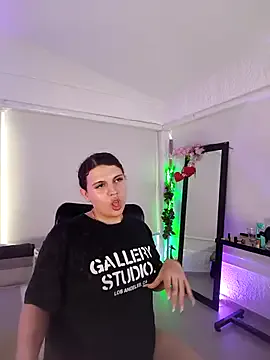 IORio2 – webcam model profile photo Image 10