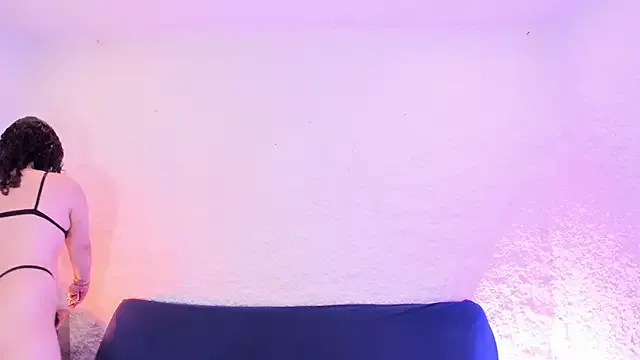 IORio2 – webcam model profile photo Image 4