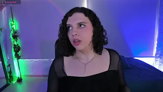 IORio2 – webcam model profile photo Image 9