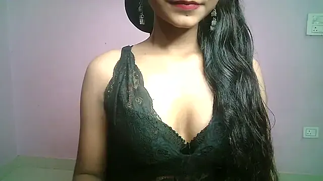 Linnea – webcam model profile photo Image 13