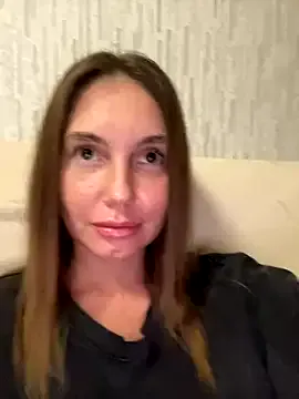 -VikkiL0vesCheese- – webcam model profile photo Image 12