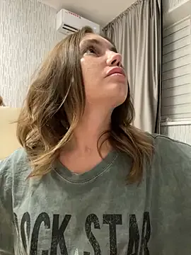 -VikkiL0vesCheese- – webcam model profile photo Image 14