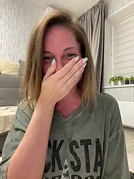 -VikkiL0vesCheese- – webcam model profile photo Image 2