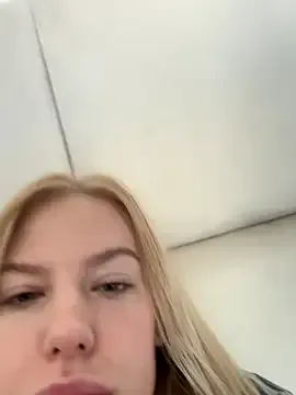 Blonde_sexy21 – webcam model profile photo Image 6