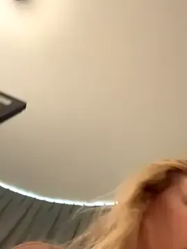 Blonde_sexy21 – webcam model profile photo Image 9