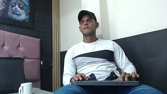 sigmasian – webcam model profile photo Image 3