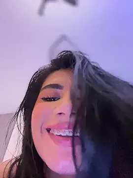 mila_glow – webcam model profile photo Image 3