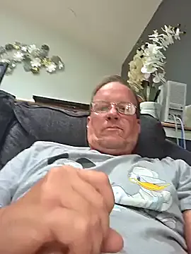 YoungSquad – webcam model profile photo Image 17