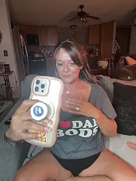 NaughtyInGlasses – webcam model profile photo Image 18