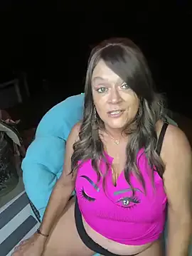 NaughtyInGlasses – webcam model profile photo Image 3