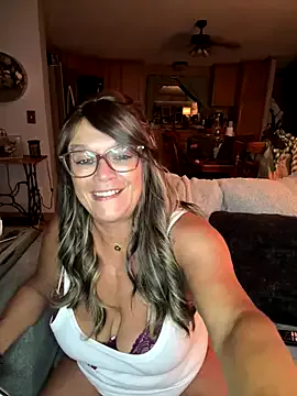 NaughtyInGlasses – webcam model profile photo Image 7