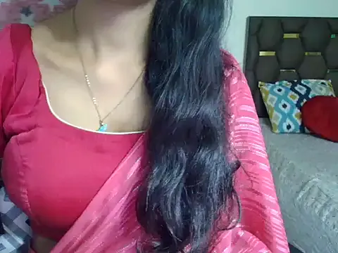 IORio2 – webcam model profile photo Image 13