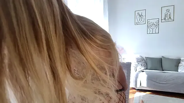 Linnea – webcam model profile photo Image 16