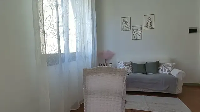 Linnea – webcam model profile photo Image 4