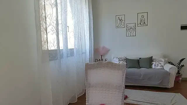 Linnea – webcam model profile photo Image 5