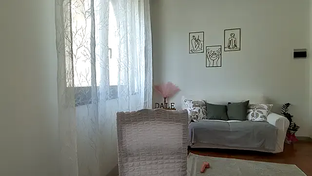 Linnea – webcam model profile photo Image 8