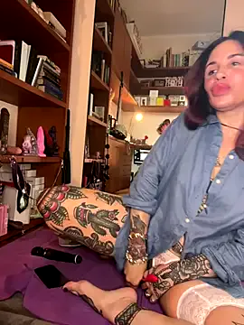 faecavaness – webcam model profile photo Image 13