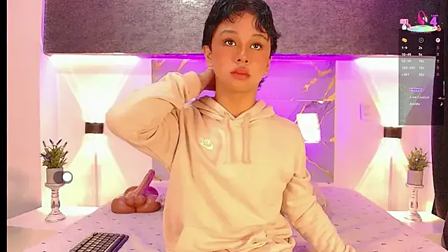 Lia__Love – webcam model profile photo Image 4