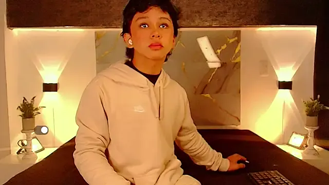 Lia__Love – webcam model profile photo Image 6