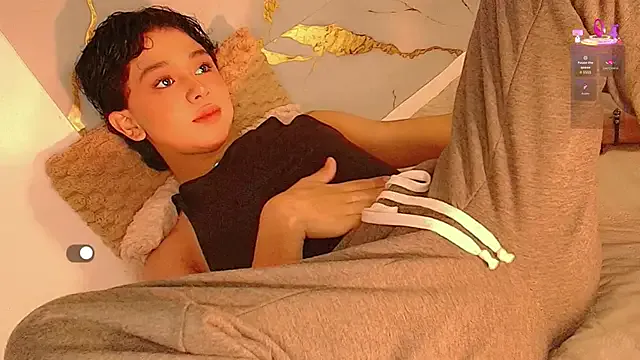 Lia__Love – webcam model profile photo Image 8