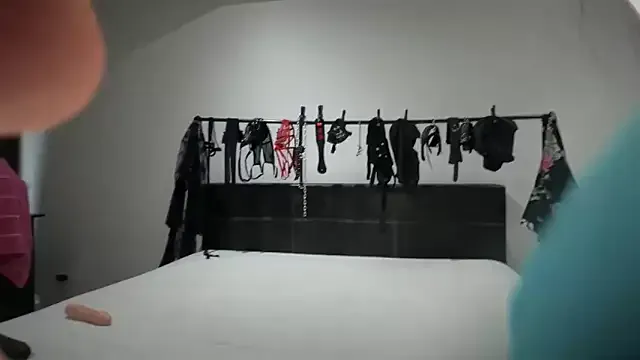 Linnea – webcam model profile photo Image 2