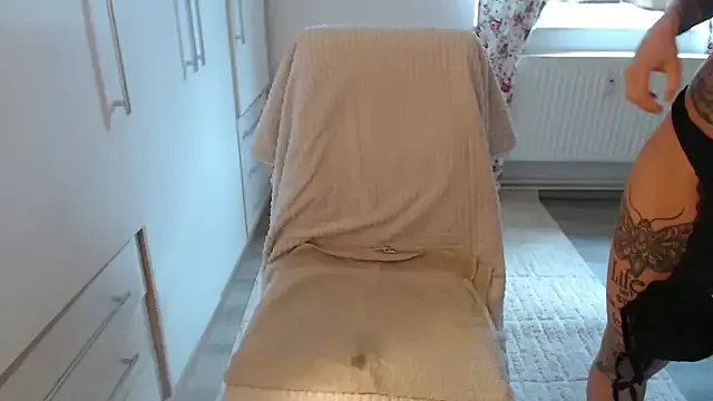 faecavaness – webcam model profile photo Image 12