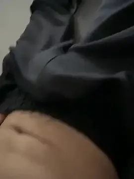 TOP_po – webcam model profile photo Image 17