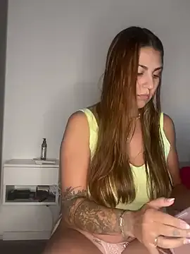 roouse – webcam model profile photo Image 2