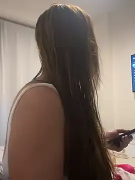 roouse – webcam model profile photo Image 5